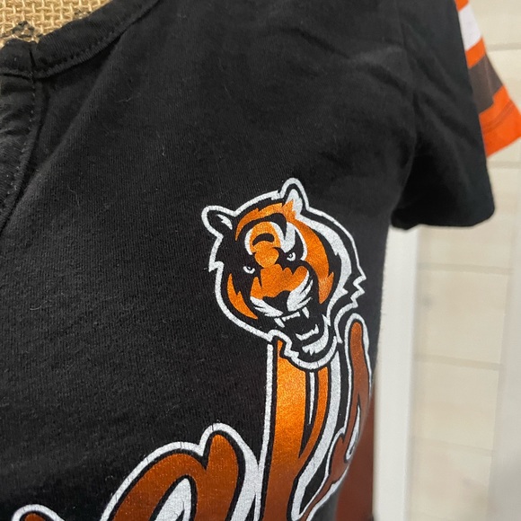 Cincinnati Bengals Majestic short sleeved shimmer v neck cut tee shirt sz small - Picture 8 of 8